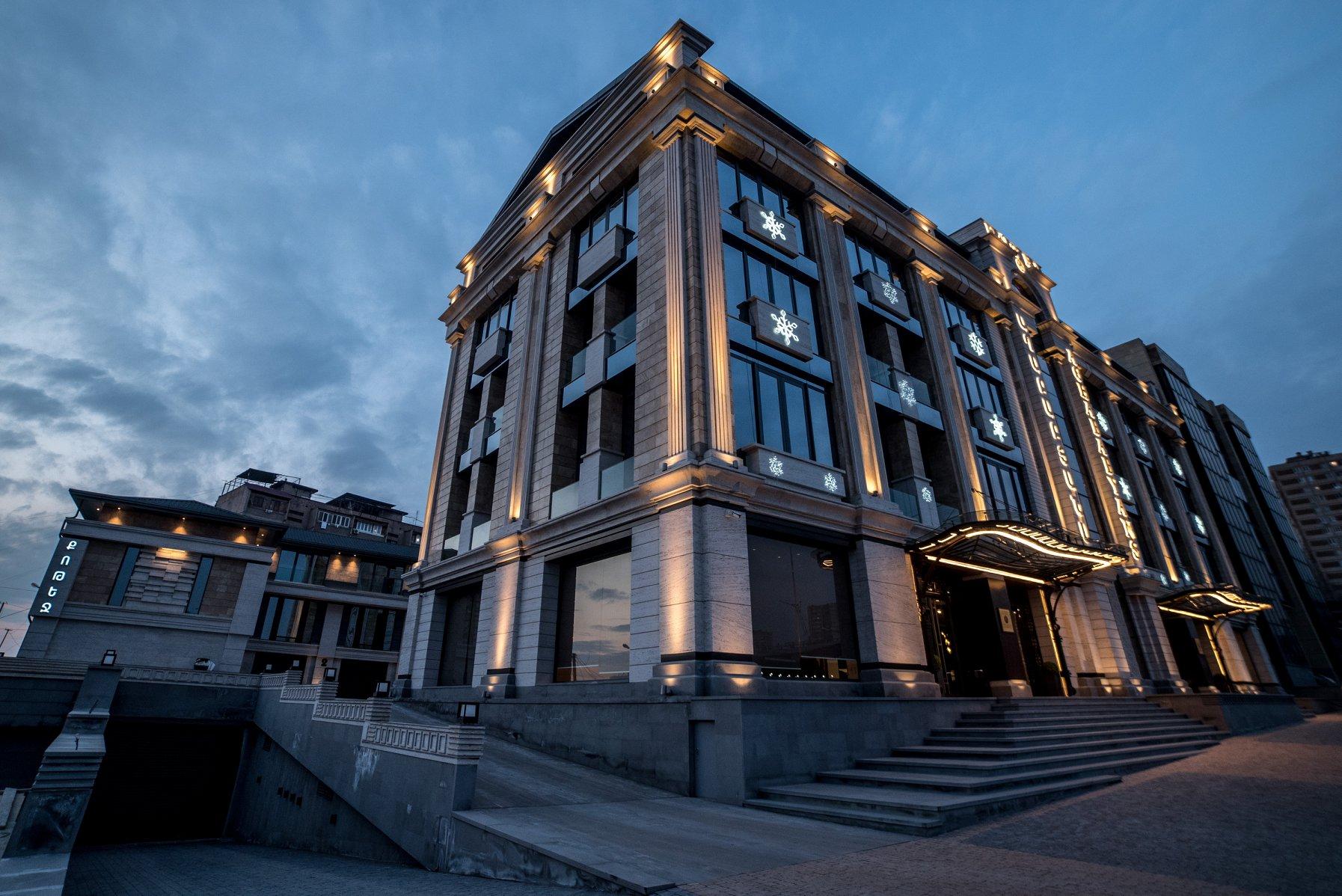 Aghababyan'S Hotel Ereván Exterior foto The headquarters of the National Bank of Georgia