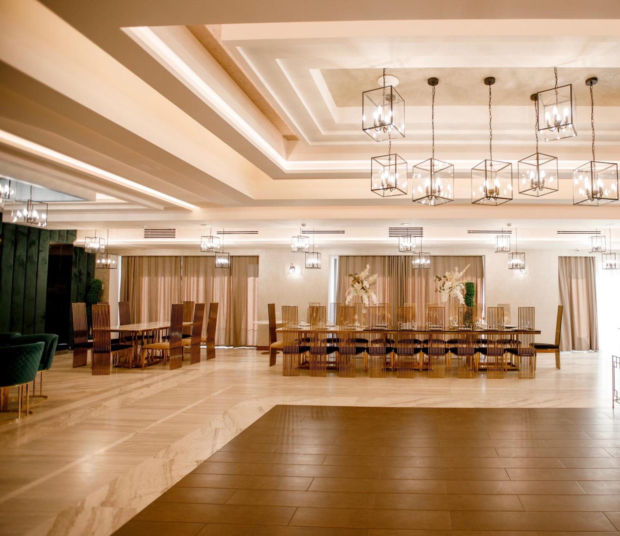 Aghababyan'S Hotel Ereván Exterior foto The ballroom
