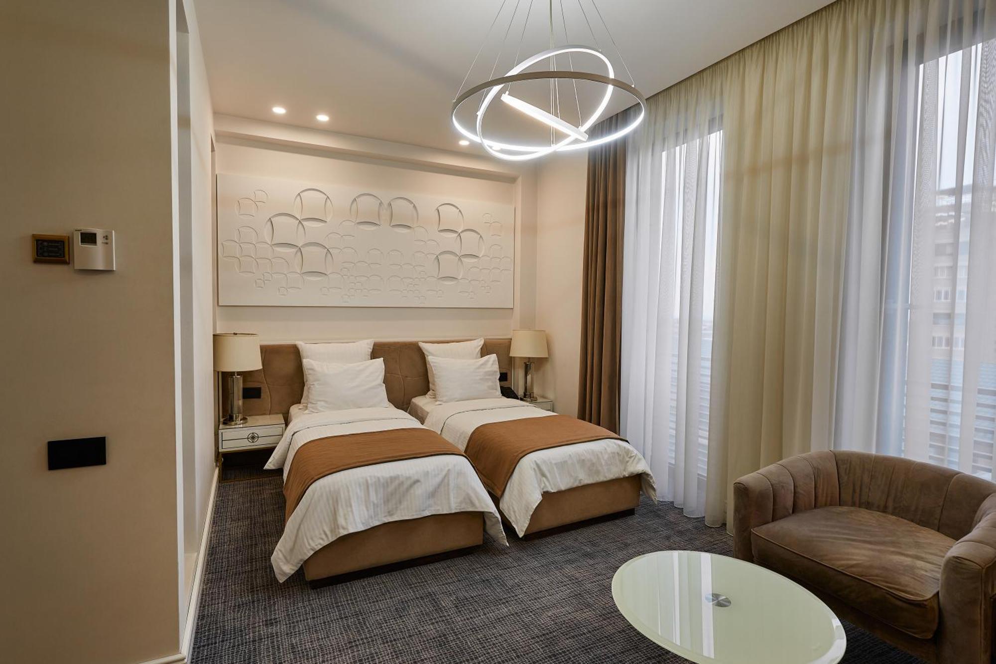 Aghababyan'S Hotel Ereván Habitación foto A room at the hotel