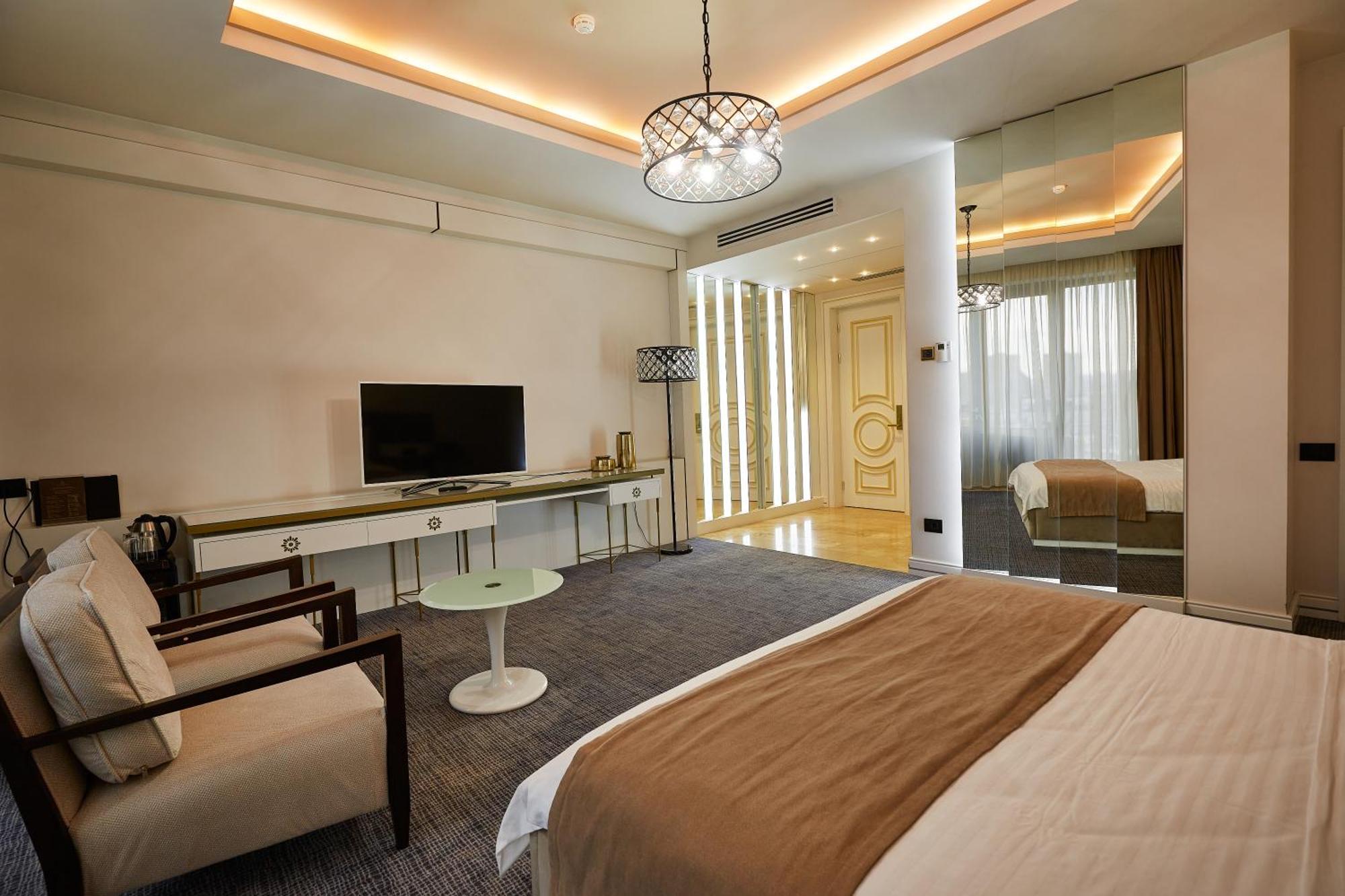 Aghababyan'S Hotel Ereván Habitación foto A room at the hotel