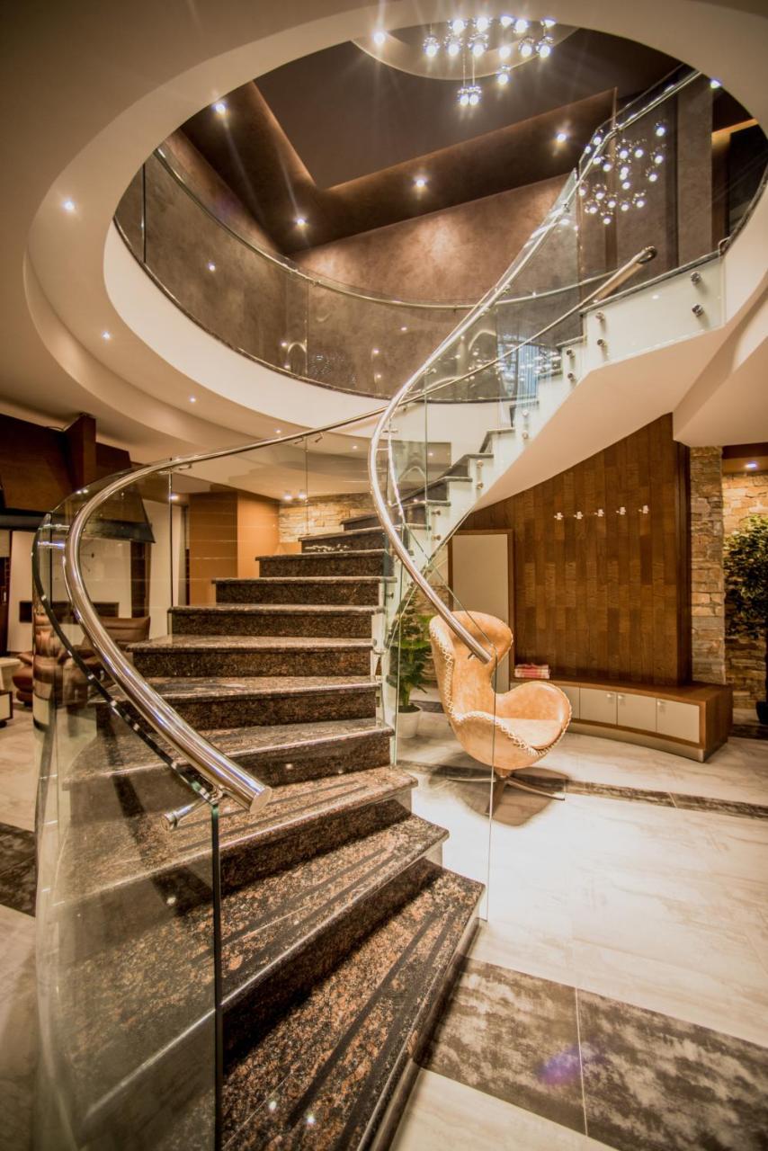 Aghababyan'S Hotel Ereván Exterior foto The lobby of the hotel