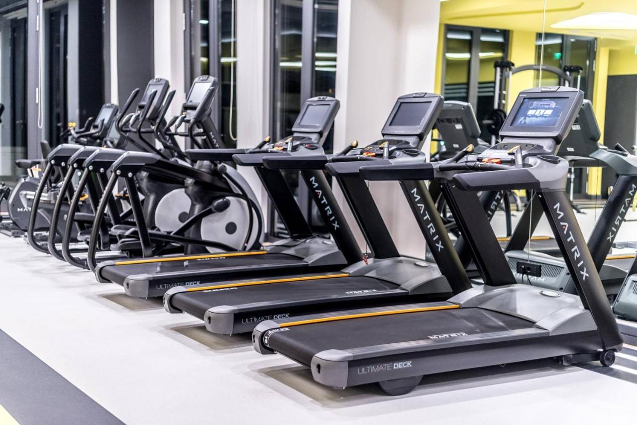 Aghababyan'S Hotel Ereván Exterior foto Treadmills in a gym